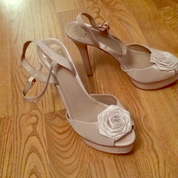 Vince Camuto pumps. Rose peep toe. Size 9. - Picture 1 of 3
